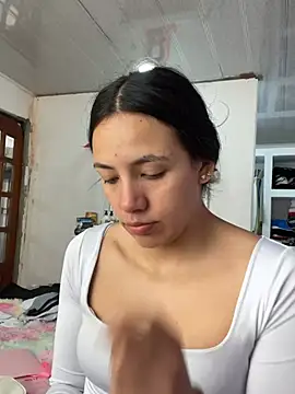 hannahb-e online show from July 5, 2026, 5:42 pm