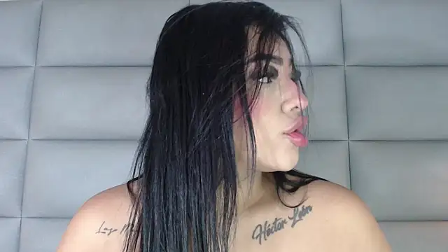 Snapshot of emily_brontee_ chatting on December 6, 2024, 11:54 am emily brontee online show from December 6, 2024, 11:54 am