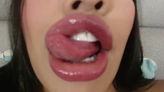 Snapshot of emily_brontee_ chatting on March 11, 2025, 4:18 pm emily brontee online show from March 11, 2025, 4:18 pm