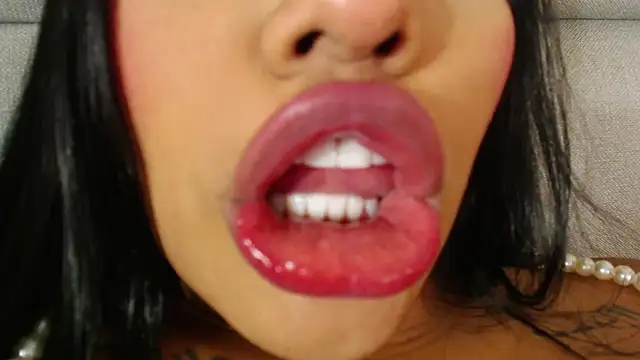 Snapshot of emily_brontee_ chatting on March 18, 2025, 4:26 pm emily brontee online show from March 18, 2025, 4:26 pm