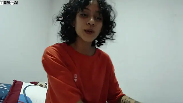 Snapshot of AlinaWoolf_ chatting on October 3, 2025, 9:34 pm AlinaWoolf online show from October 3, 2025, 9:34 pm