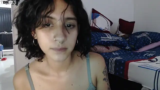 Snapshot of AlinaWoolf_ chatting on November 5, 2025, 7:03 pm AlinaWoolf online show from November 5, 2025, 7:03 pm