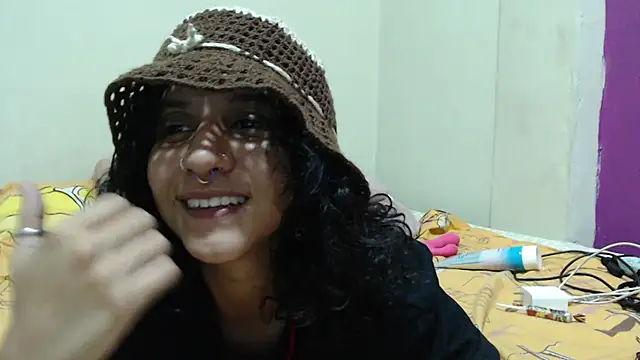 Snapshot of AlinaWoolf_ chatting on June 25, 2026, 5:12 am AlinaWoolf online show from June 25, 2026, 5:12 am