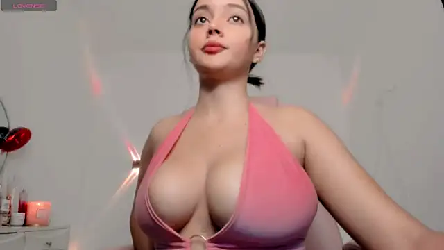 Snapshot of Sarah_angell chatting on May 12, 2026, 1:36 am Sarah angell online show from May 12, 2026, 1:36 am