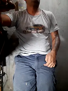 Snapshot of hecwil8 chatting on May 5, 2026, 12:57 pm hecwil8 online show from May 5, 2026, 12:57 pm