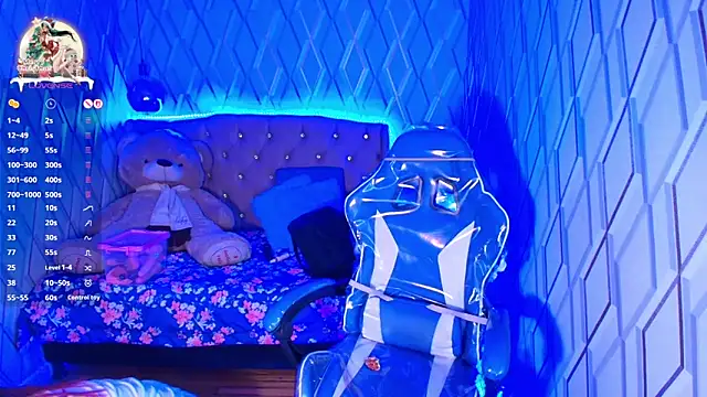 NicolleTaylor online show from November 18, 2025, 4:50 am