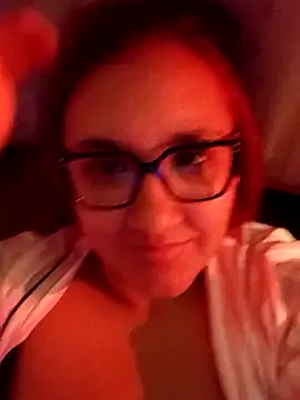 Isabella Du online show from May 5, 2026, 3:36 am