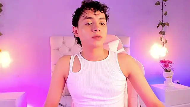 Snapshot of Brann_tadzio chatting on December 19, 2024, 1:07 pm Brann tadzio online show from December 19, 2024, 1:07 pm