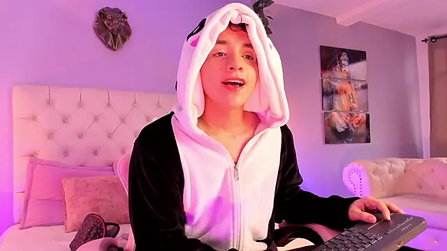 Snapshot of Brann_tadzio chatting on December 23, 2024, 1:13 pm Brann tadzio online show from December 23, 2024, 1:13 pm