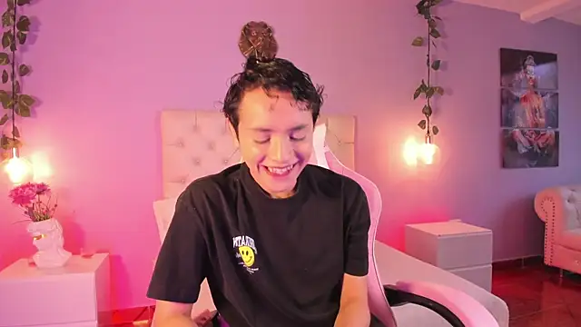 Snapshot of Brann_tadzio chatting on January 25, 2025, 12:58 pm Brann tadzio online show from January 25, 2025, 12:58 pm