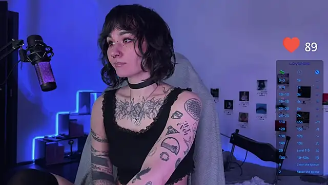 Snapshot of deadlysweet chatting on December 16, 2024, 11:18 pm deadlysweet online show from December 16, 2024, 11:18 pm