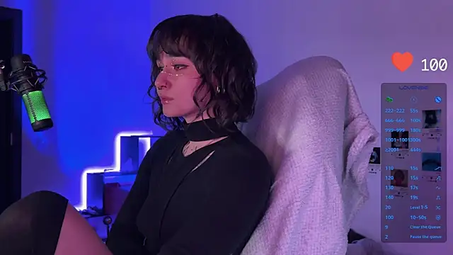 Snapshot of deadlysweet chatting on January 6, 2025, 9:00 pm deadlysweet online show from January 6, 2025, 9:00 pm