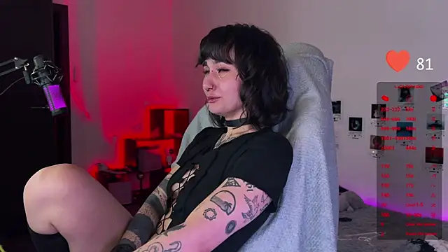 Snapshot of deadlysweet chatting on January 8, 2025, 1:00 am deadlysweet online show from January 8, 2025, 1:00 am