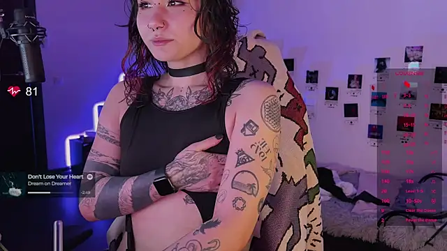 Snapshot of deadlysweet chatting on November 1, 2025, 11:40 pm deadlysweet online show from November 1, 2025, 11:40 pm