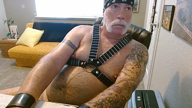 Snapshot of musclebearnips chatting on June 23, 2026, 5:55 pm musclebearnips online show from June 23, 2026, 5:55 pm