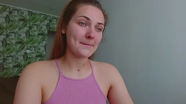 Snapshot of Olivia_shine chatting on June 26, 2026, 4:17 am Olivia shine online show from June 26, 2026, 4:17 am