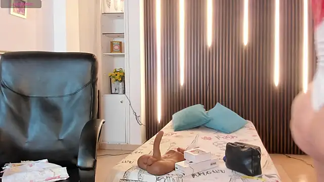 Snapshot of victoria_mooree chatting on October 18, 2025, 4:41 pm victoria mooree online show from October 18, 2025, 4:41 pm