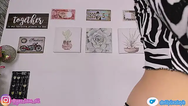 olivia22love online show from October 1, 2025, 12:44 pm