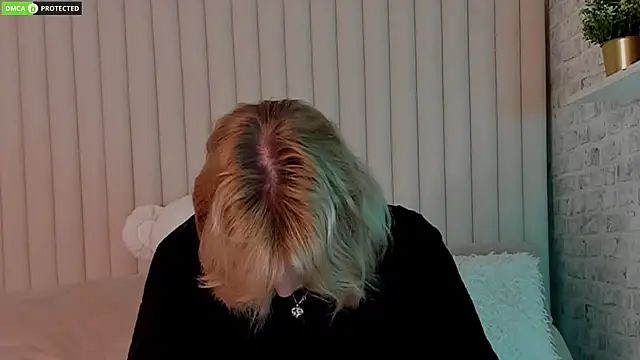 RachelCart online show from November 15, 2025, 3:04 am