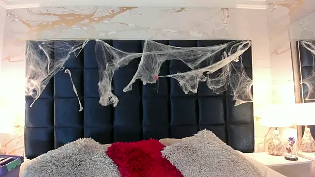 EVELIN MASON online show from October 19, 2025, 7:47 pm