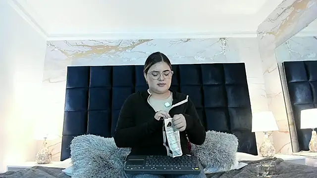 EVELIN MASON online show from April 25, 2026, 7:55 pm
