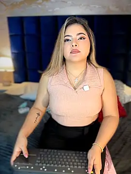 Snapshot of EVELIN_MASON chatting on May 16, 2026, 7:45 pm EVELIN MASON online show from May 16, 2026, 7:45 pm