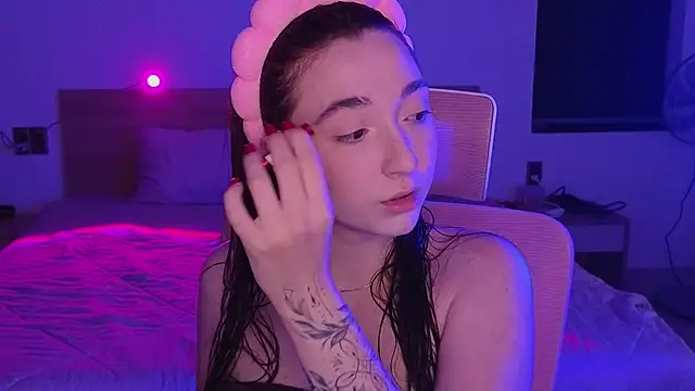 YasmineWest online show from May 3, 2026, 12:22 pm