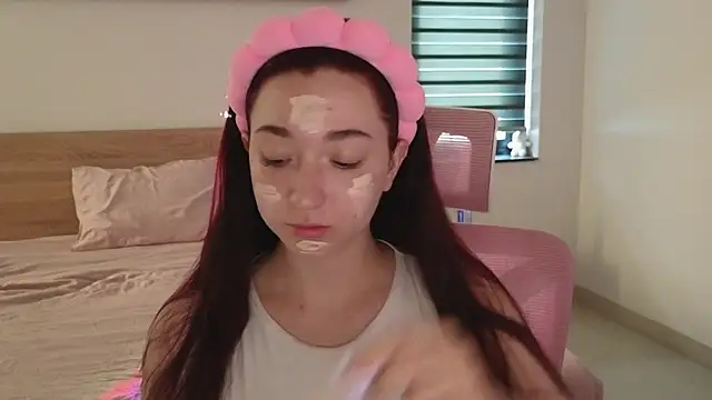 YasmineWest online show from June 5, 2026, 1:56 am