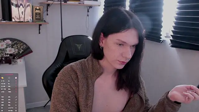 Snapshot of carthylovvve chatting on February 9, 2025, 1:03 pm carthylovvve online show from February 9, 2025, 1:03 pm