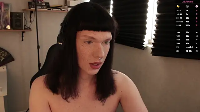 Snapshot of carthylovvve chatting on February 28, 2025, 1:25 pm carthylovvve online show from February 28, 2025, 1:25 pm