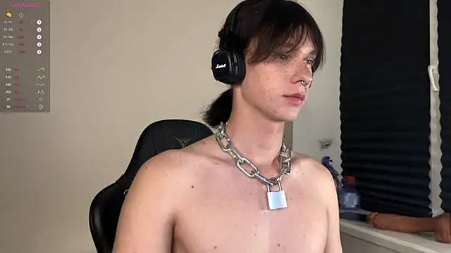 Snapshot of carthylovvve chatting on October 11, 2025, 3:21 pm carthylovvve online show from October 11, 2025, 3:21 pm