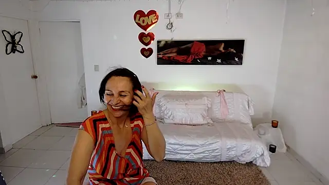 lollita 23  online show from April 24, 2026, 8:33 pm