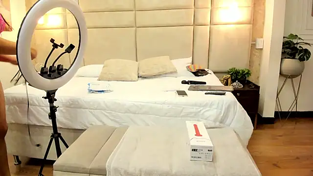 Snapshot of Victoria-Harper chatting on March 8, 2025, 5:54 pm Victoria-Harper online show from March 8, 2025, 5:54 pm