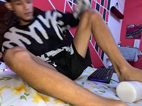 tanned boy online show from May 24, 2026, 10:09 am
