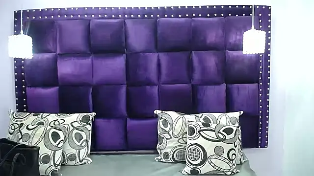 Snapshot of CrushOnMe_ chatting on February 1, 2025, 12:26 pm CrushOnMe online show from February 1, 2025, 12:26 pm