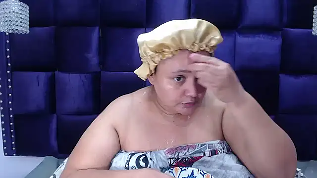 Snapshot of CrushOnMe_ chatting on September 9, 2025, 3:39 am CrushOnMe online show from September 9, 2025, 3:39 am