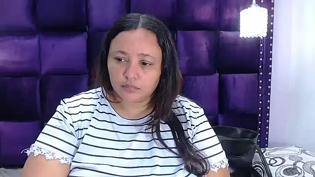 Snapshot of CrushOnMe_ chatting on November 7, 2025, 4:45 am CrushOnMe online show from November 7, 2025, 4:45 am