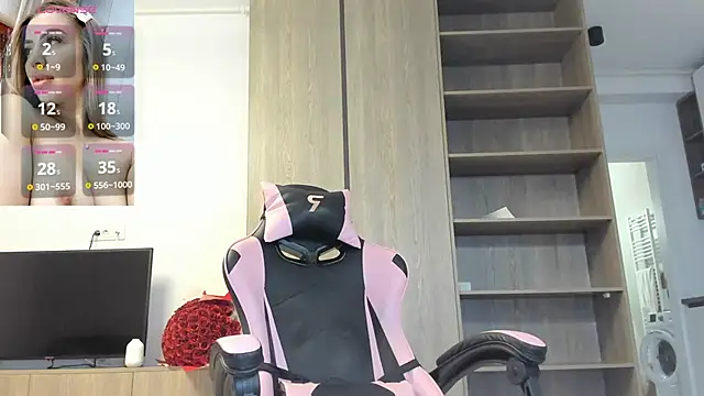 Snapshot of Megan_Ros chatting on January 24, 2025, 6:03 am Megan Ros online show from January 24, 2025, 6:03 am