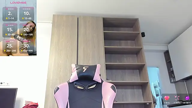 Snapshot of Megan_Ros chatting on February 28, 2025, 6:43 am Megan Ros online show from February 28, 2025, 6:43 am