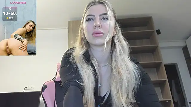 Snapshot of Megan_Ros chatting on March 3, 2025, 3:42 pm Megan Ros online show from March 3, 2025, 3:42 pm