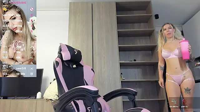 Snapshot of Megan_Ros chatting on September 12, 2025, 4:45 am Megan Ros online show from September 12, 2025, 4:45 am