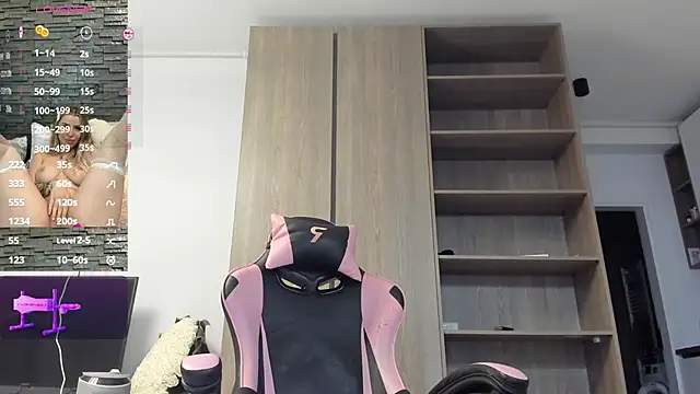 Snapshot of Megan_Ros chatting on October 27, 2025, 5:11 am Megan Ros online show from October 27, 2025, 5:11 am