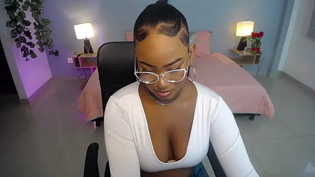 Snapshot of JasmineCampbell_ chatting on February 19, 2025, 9:14 pm JasmineCampbell online show from February 19, 2025, 9:14 pm