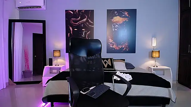 Snapshot of JasmineCampbell_ chatting on September 15, 2025, 10:43 pm JasmineCampbell online show from September 15, 2025, 10:43 pm