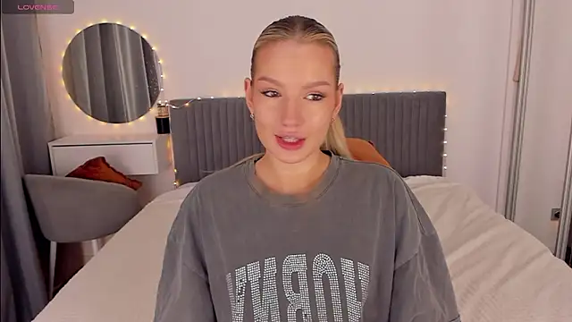 CassieRayss online show from February 13, 2026, 5:03 am