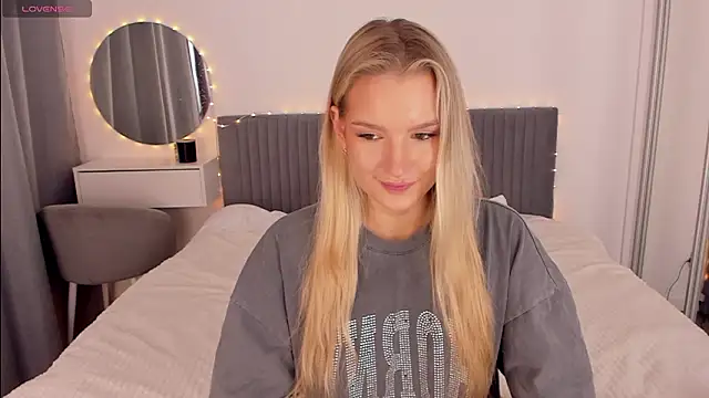 CassieRayss online show from March 13, 2026, 9:38 am