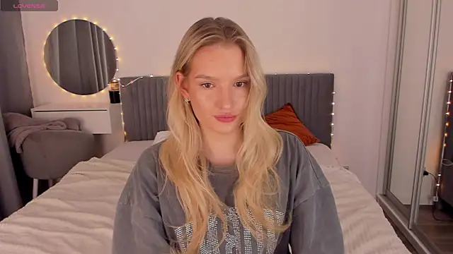 CassieRayss online show from April 29, 2026, 1:26 pm