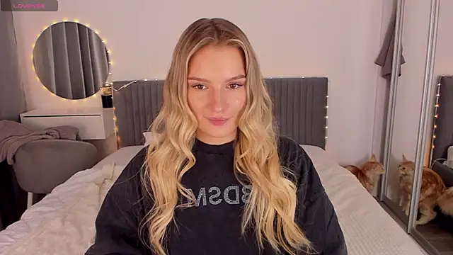 CassieRayss online show from May 6, 2026, 4:45 pm
