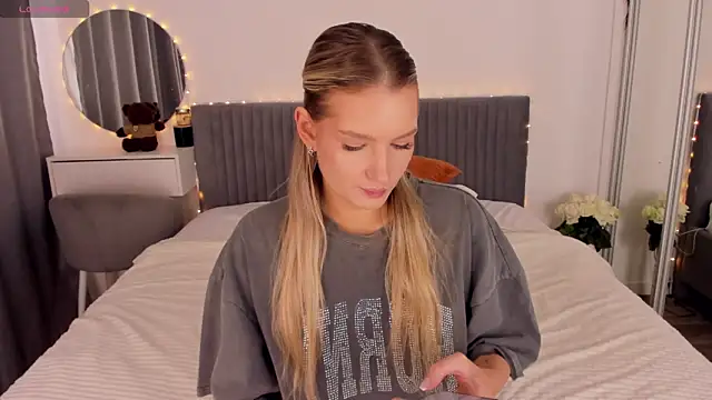 CassieRayss online show from May 27, 2026, 12:57 pm