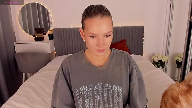 CassieRayss online show from May 28, 2026, 1:19 pm